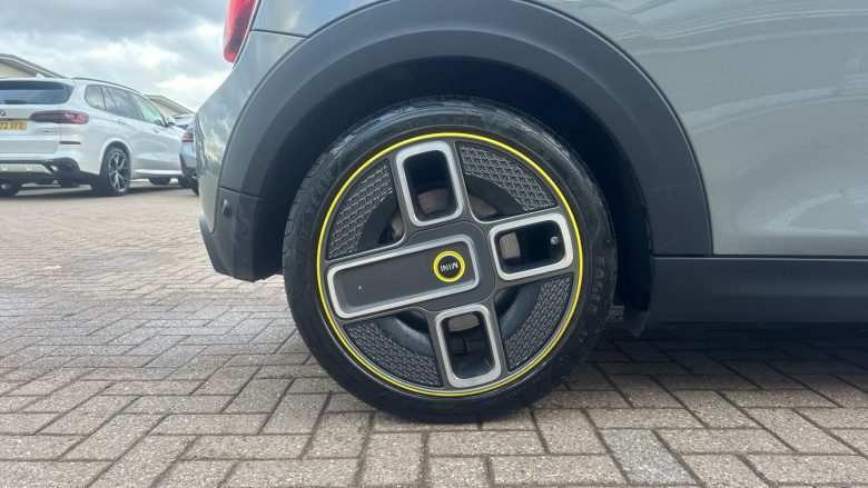 MINI Hatchback 135kW Cooper S Level 2 33kWh 3dr Auto Electric Hatchback